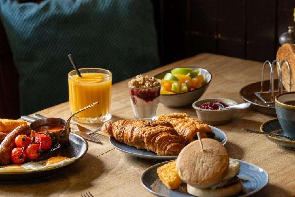 The George Inn وارمينستر المظهر الخارجي الصورة